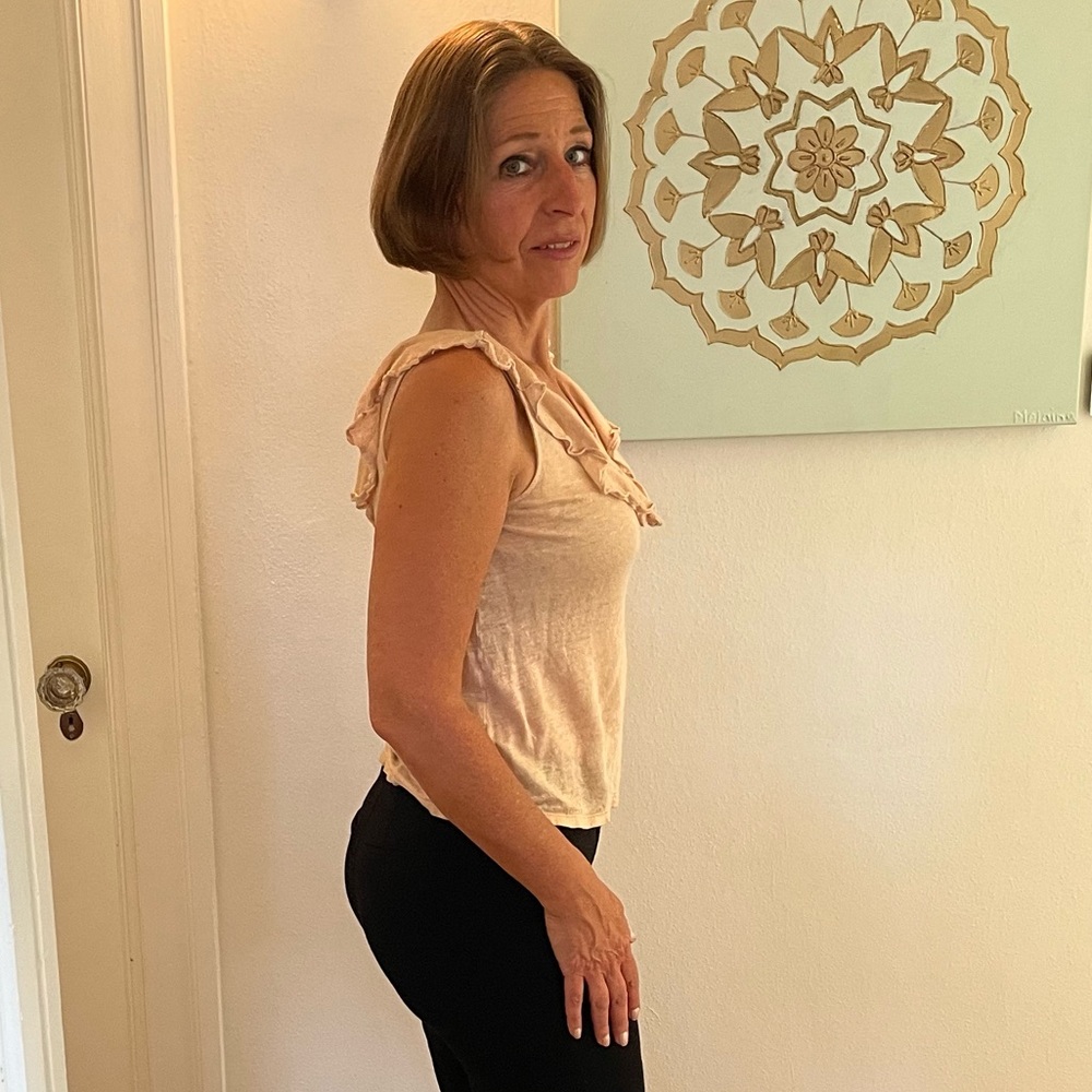 Lilly Pulitzer Subtle Gold Threaded Pull-Over Blo… - image 3